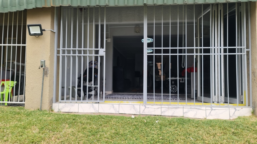 2 Bedroom Property for Sale in Safari Gardens North West